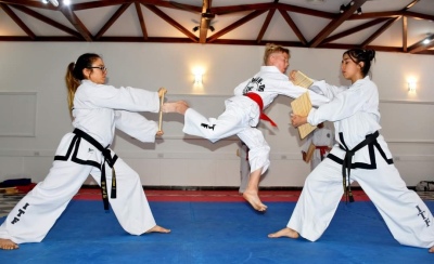 Emotivo cierre de año de la Escuela “Cinturón Blanco” de taekwon-do